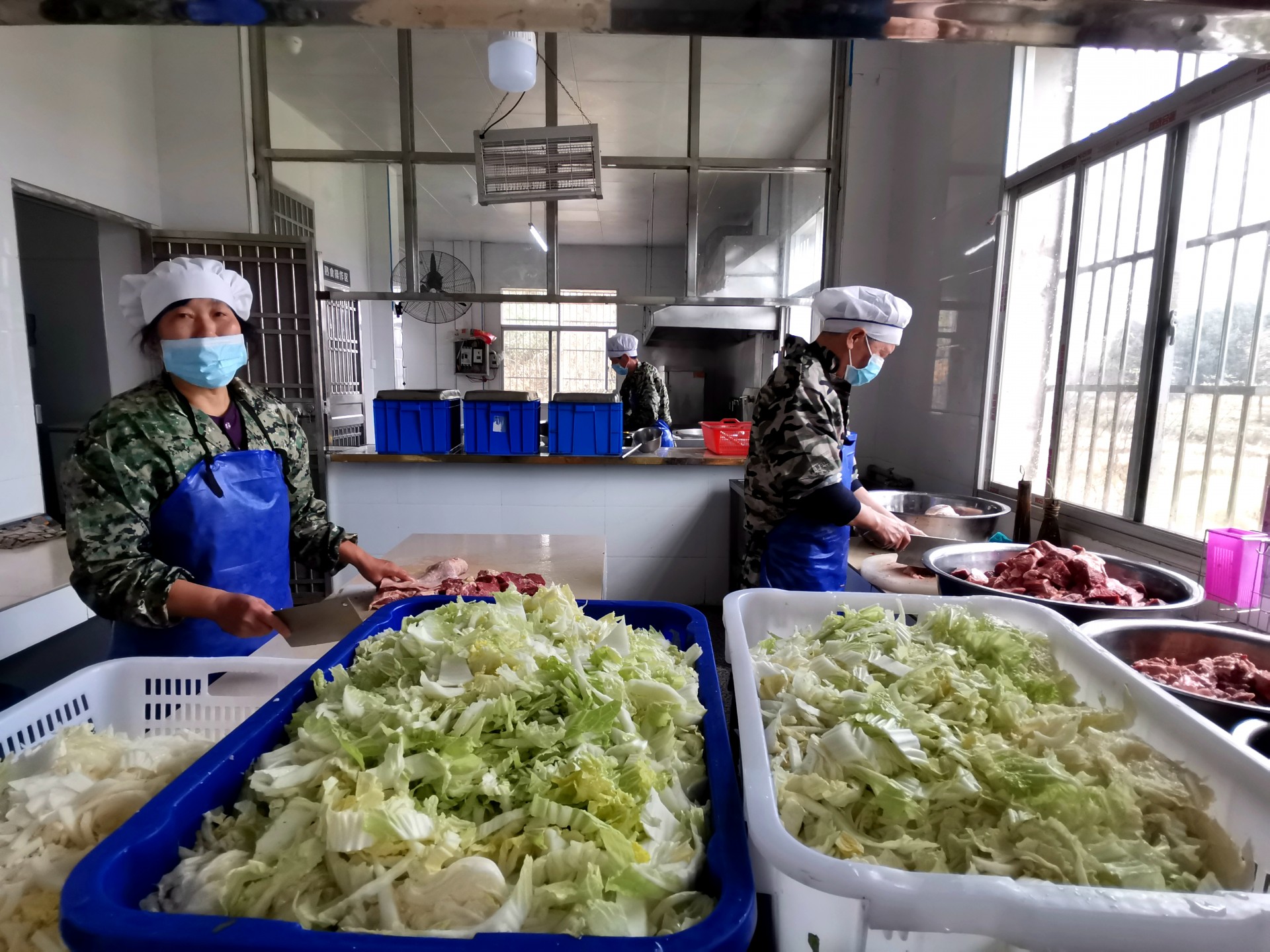 乡村小学引入高科技检测设备 各地推广食品安全科普进校园